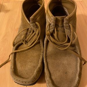 Size 10.5 Brown Clark Wallaby Suede Boots